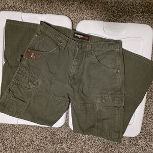 Wrangler Men's 34x30 Moss Green Cargo Pants